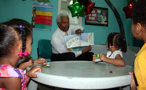 Congressman Hank Johnson reads to Children